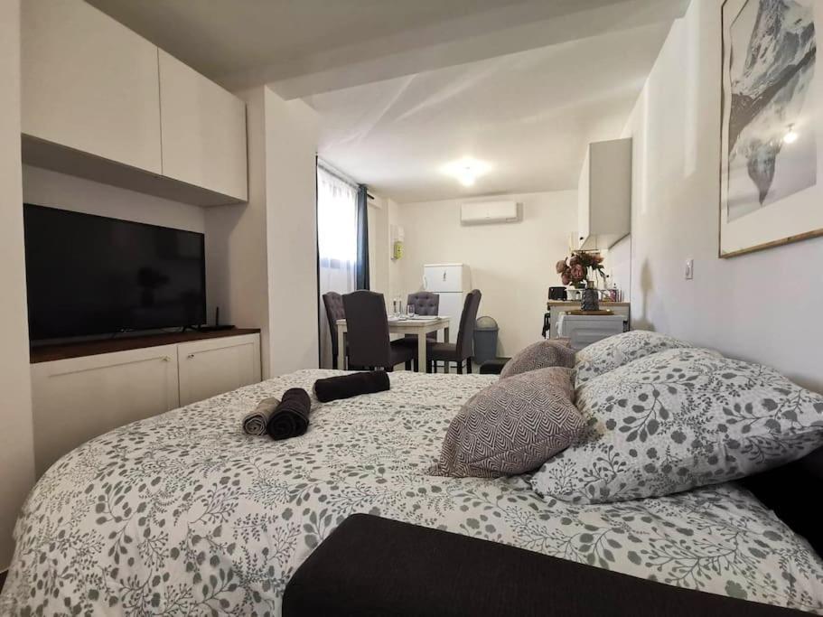L'Elegant Duplex - Clim I Wifi I Proche Du Centre-Ville Miramas Extérieur photo